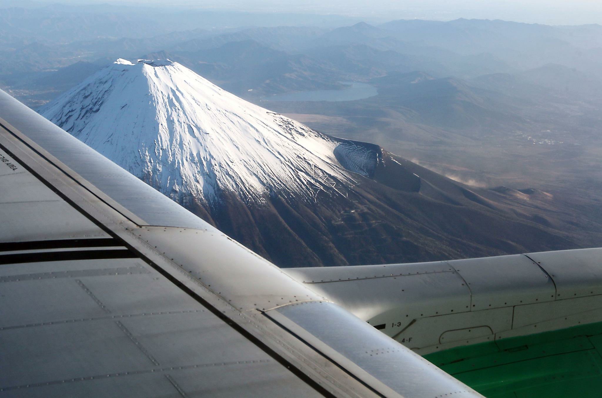 ☆受付終了☆ 一度は見たい！ＦＤＡチャーター機で行く間近で富士山